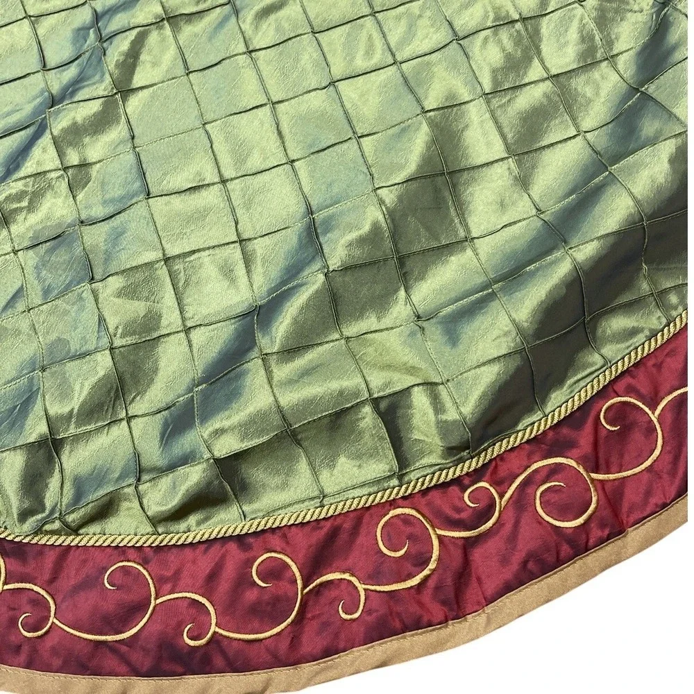 Dorothy Madans Christmas Tree Skirt‎ Green Burgundy Gold Scroll Quilted